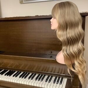 NEW Beautiful Golden Beige Wig